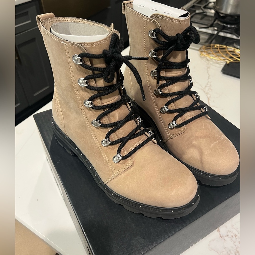 Womens waterproof Sorel Lennox Lace in Sandy tan size 10